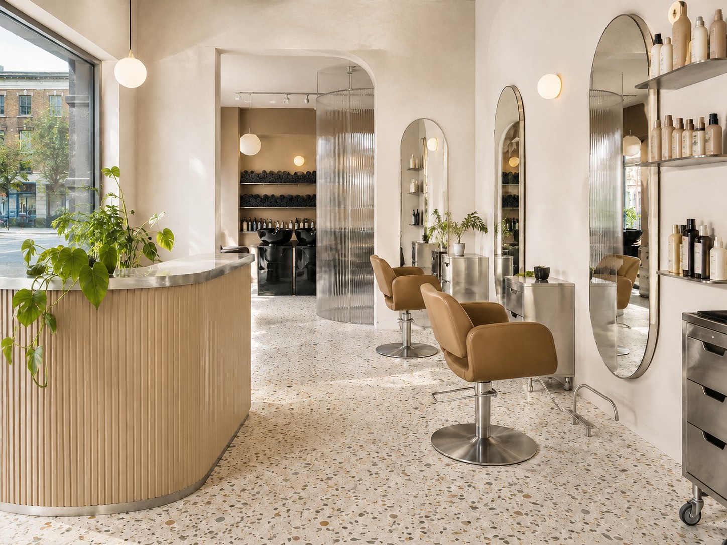 Salon de coiffure vide, lumière du matin